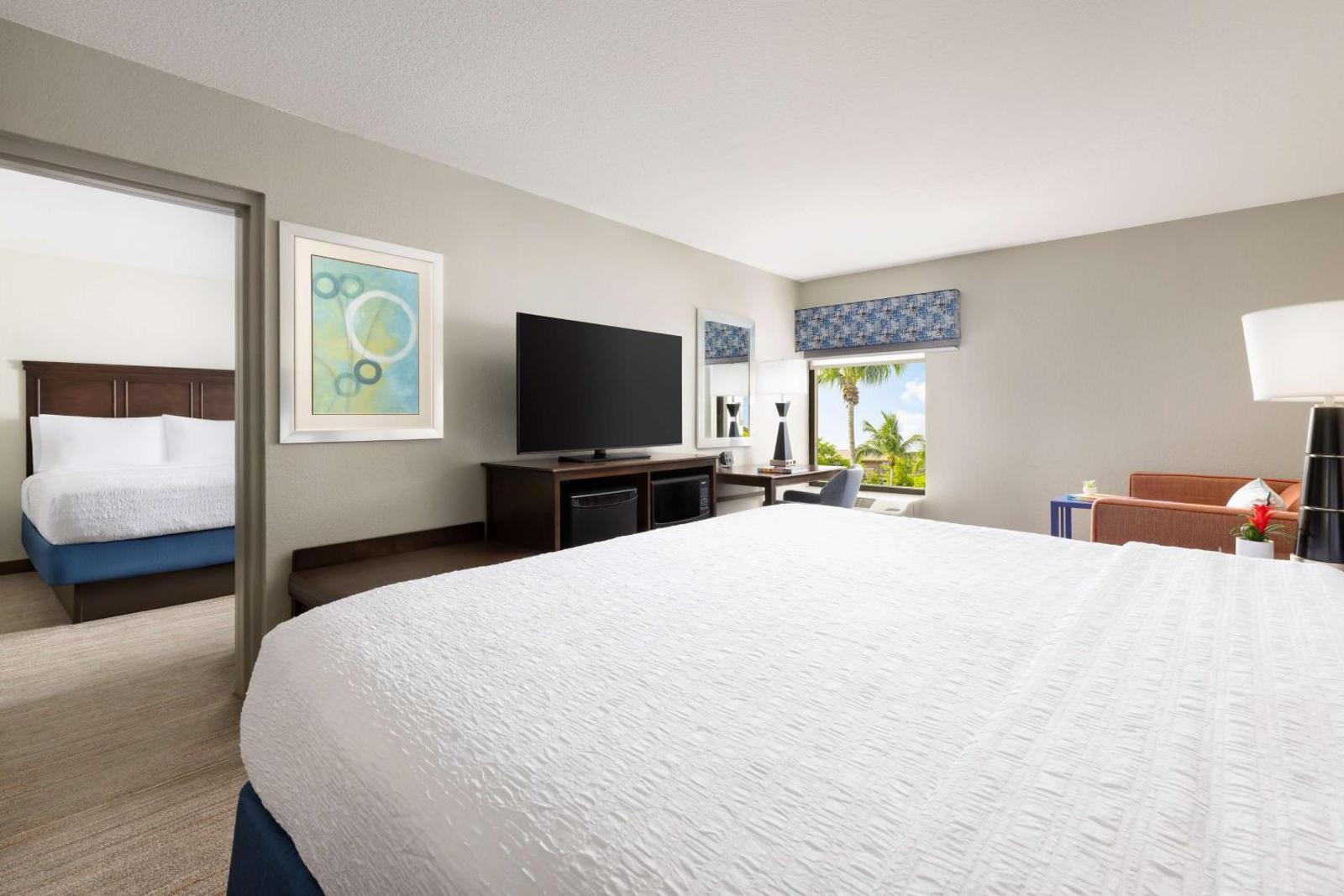 Hampton Inn Naples-Central Main image 1